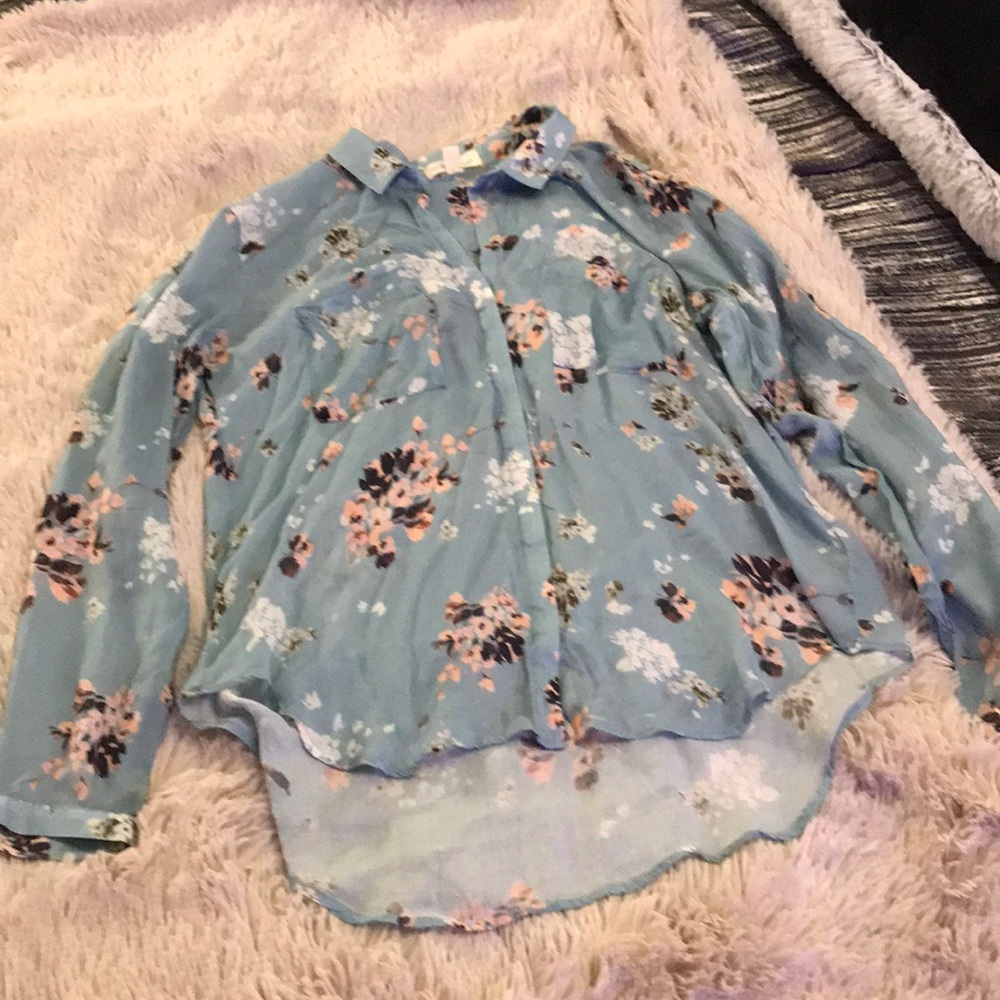 Beautiful floral cloth and stone button down top